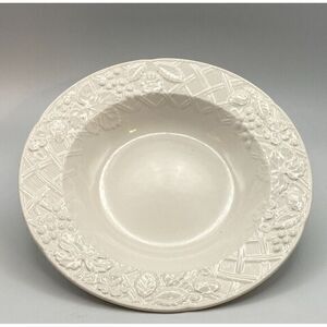 Mikasa English Countryside Soup Bowl‎ (s) White Strawberries Leaves Trellis